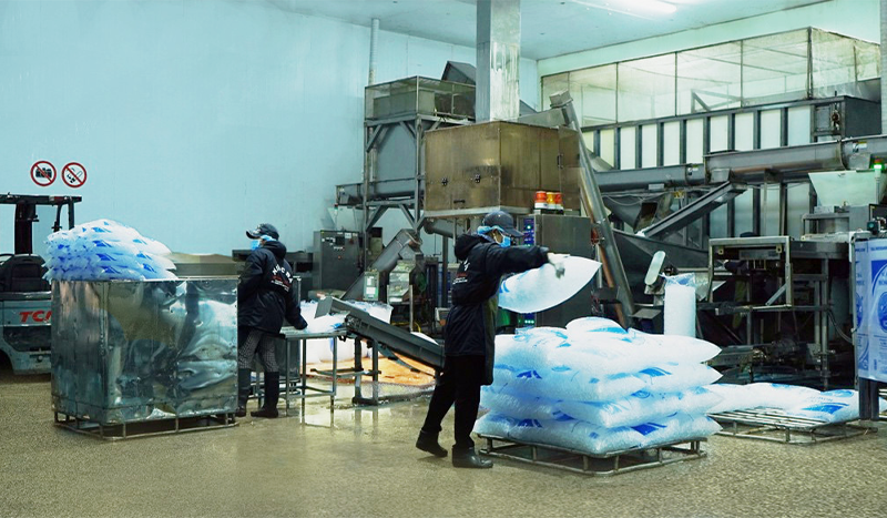 Nước đá sach sản xuất theo tiêu chuẩn ISO 9001:2015